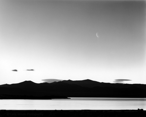 <b>Crescent Moon Over Mono Lake</b></p>
Image #1413</p>
Film capture and silver gelatin print.</p>
Available in 8x10, 11x14 and 16x20 inch prints.</p>
